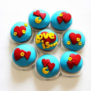 Капкейки "Love is..." купить - щелково.сладкоежкин.рф